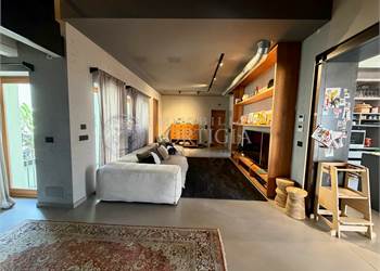 Attico di Prestigio su Due Livelli con Terrazza e Finiture di Lusso a Ortigia